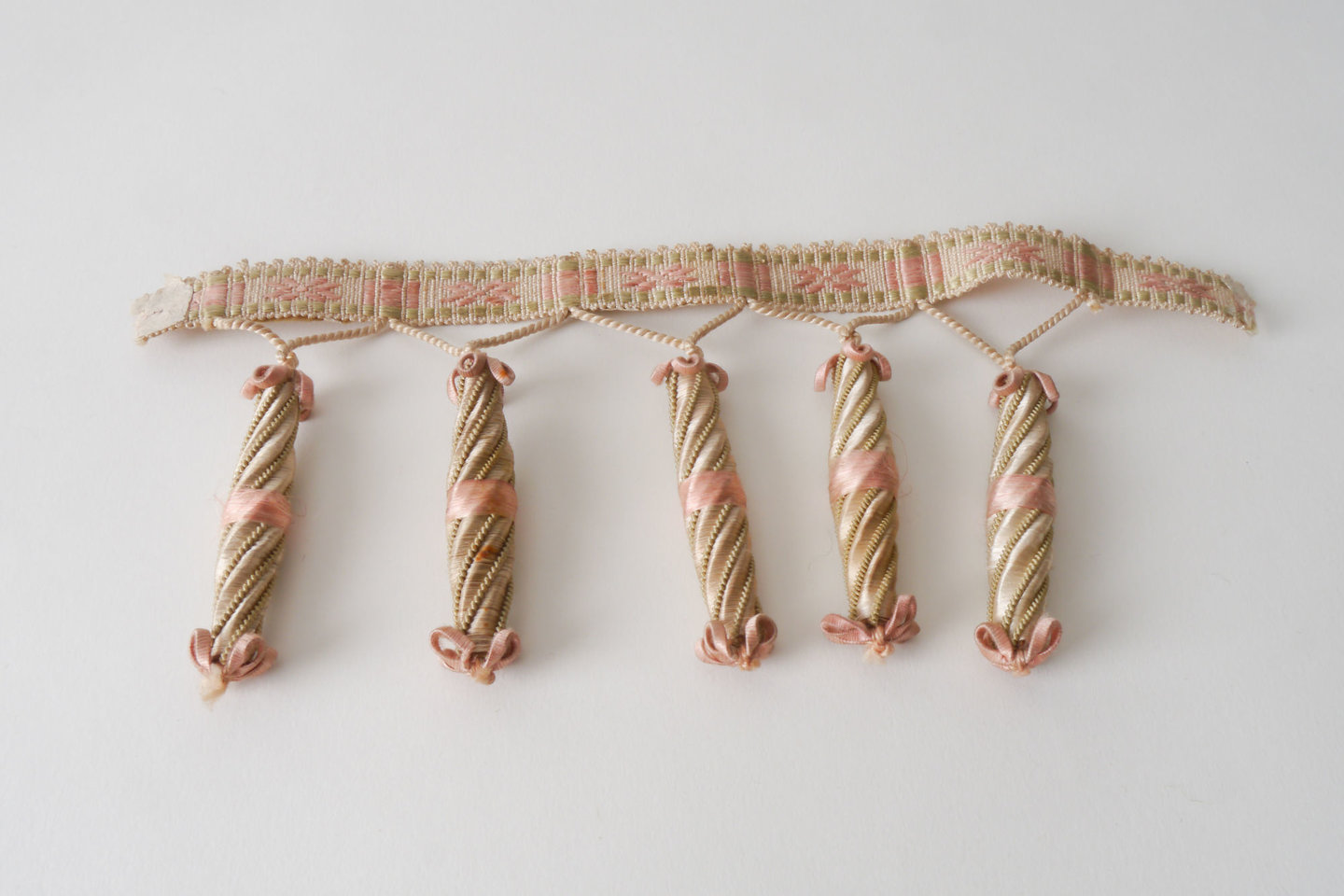 Frange als onderdeel voor het vervaardigen van passement