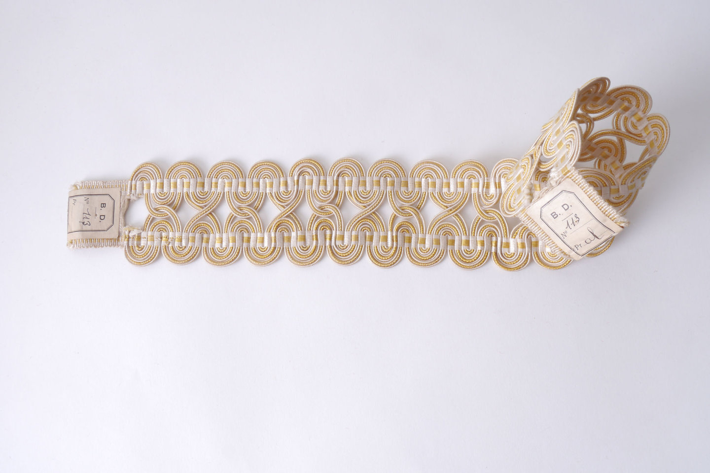 Crête als ornament voor het vervaardigen van passement