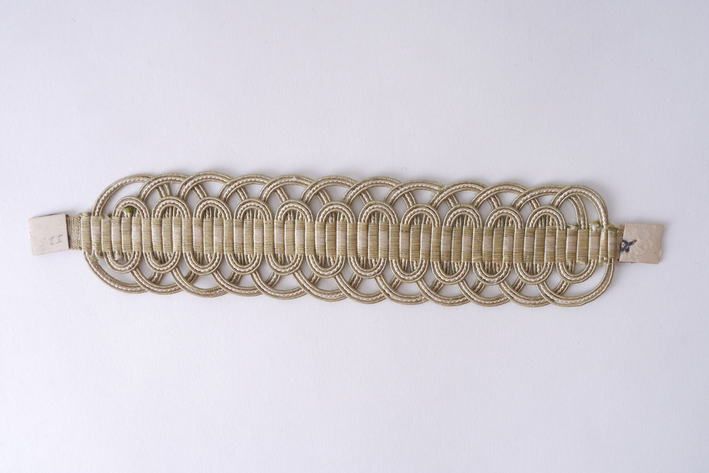 Crête als ornament voor het vervaardigen van passement