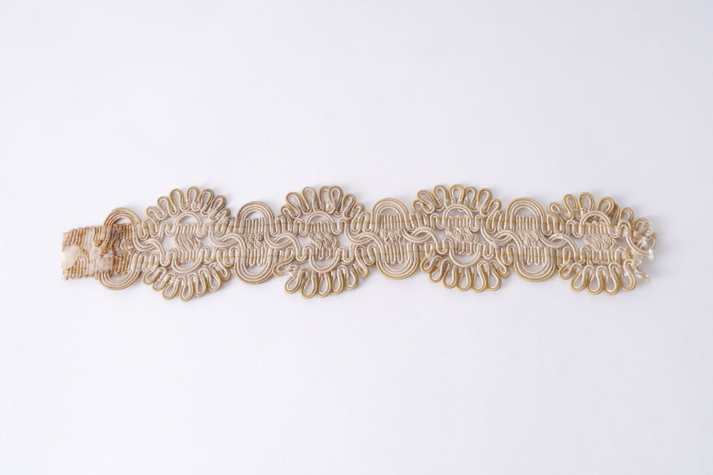 Crête als ornament voor het vervaardigen van passement