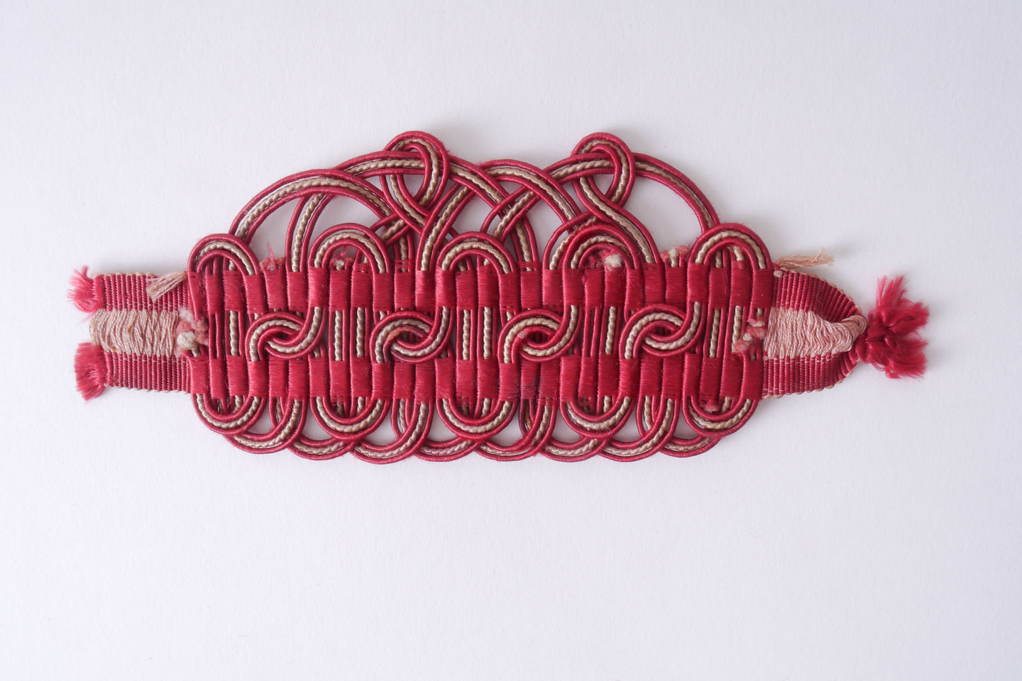 Crête als ornament voor het vervaardigen van passement