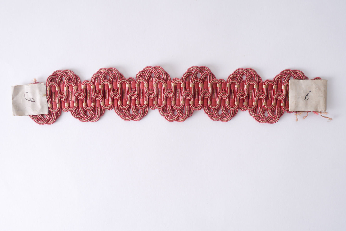 Crête als ornament voor het vervaardigen van passement