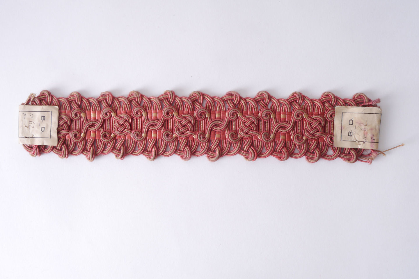 Crête als ornament voor het vervaardigen van passement