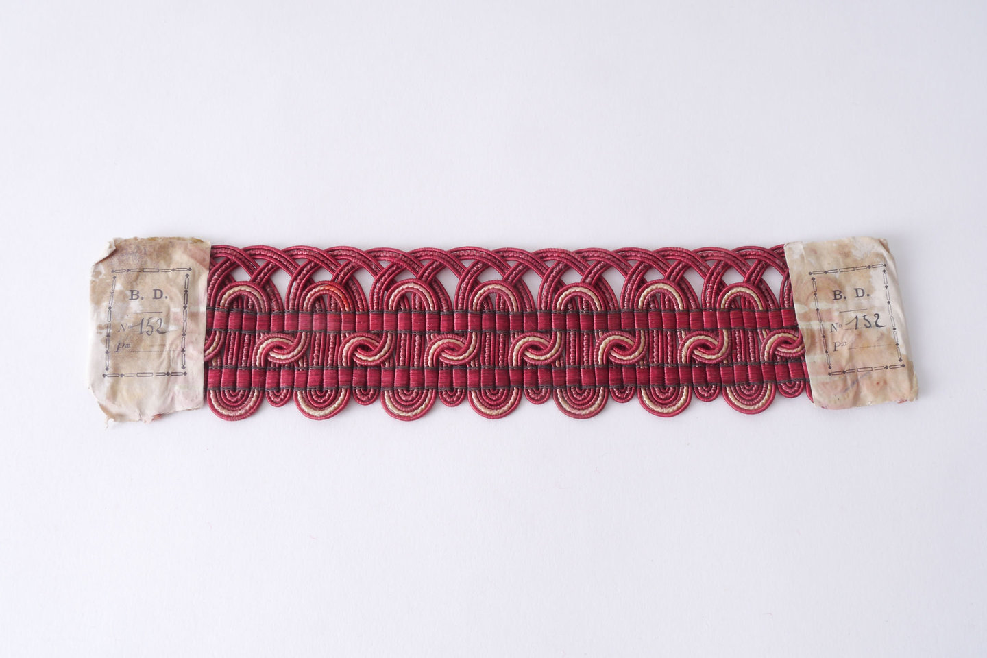 Crête als ornament voor het vervaardigen van passement