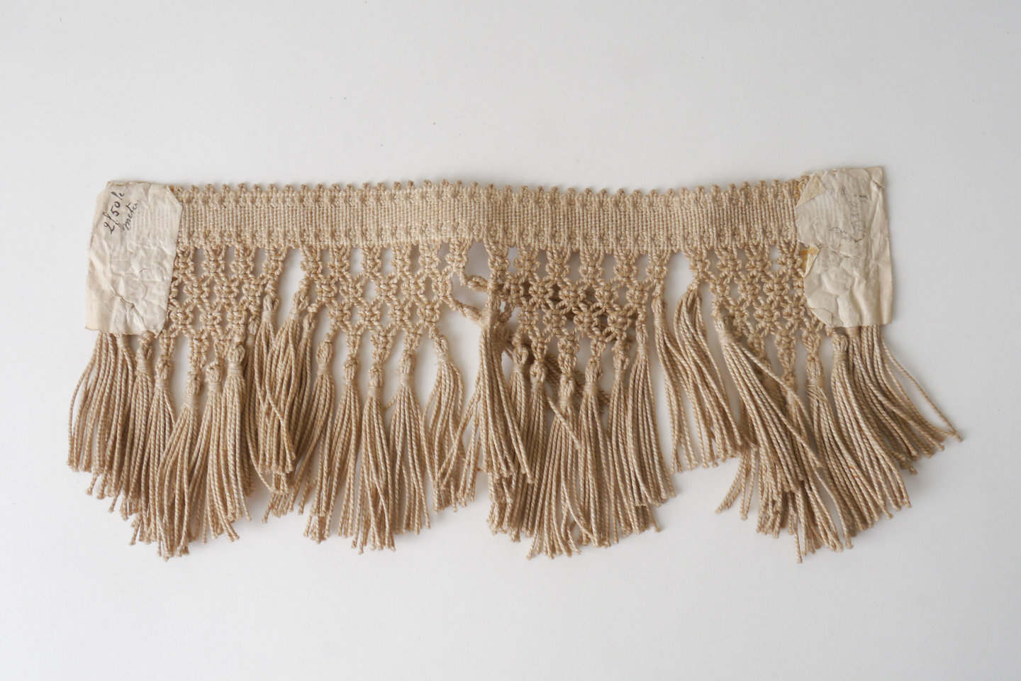 Frange als onderdeel voor het vervaardigen van passement