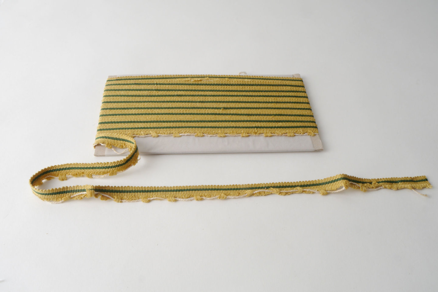 Galon of boord als onderdeel voor het vervaardigen van passement