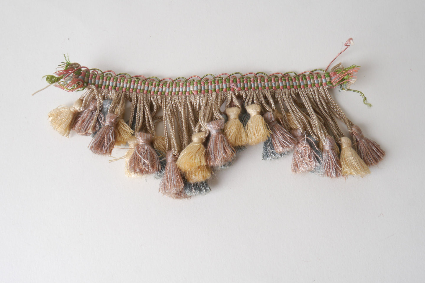 Frange als onderdeel voor het vervaardigen van passement