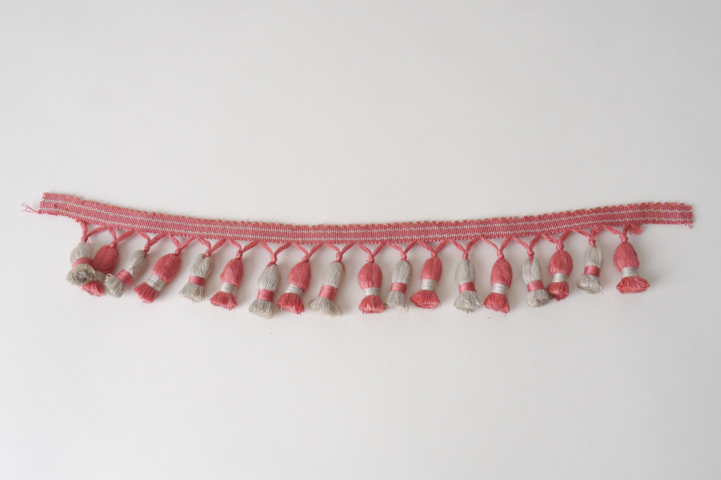 Frange als onderdeel voor het vervaardigen van passement