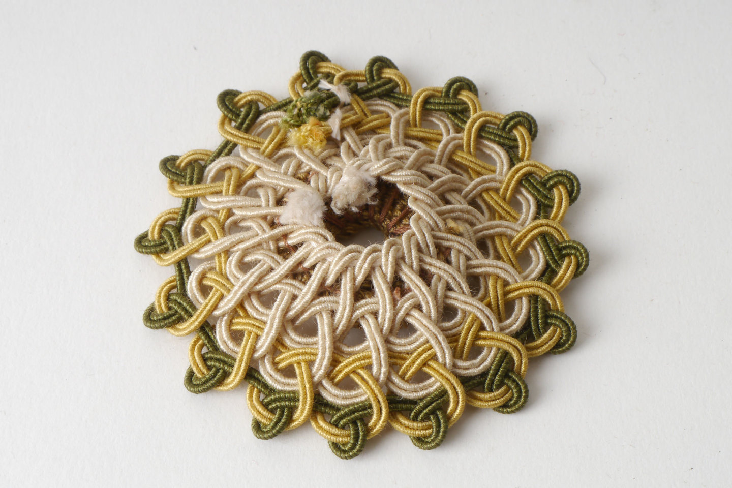 Macaron of rozet als onderdeel voor het vervaardigen van passement