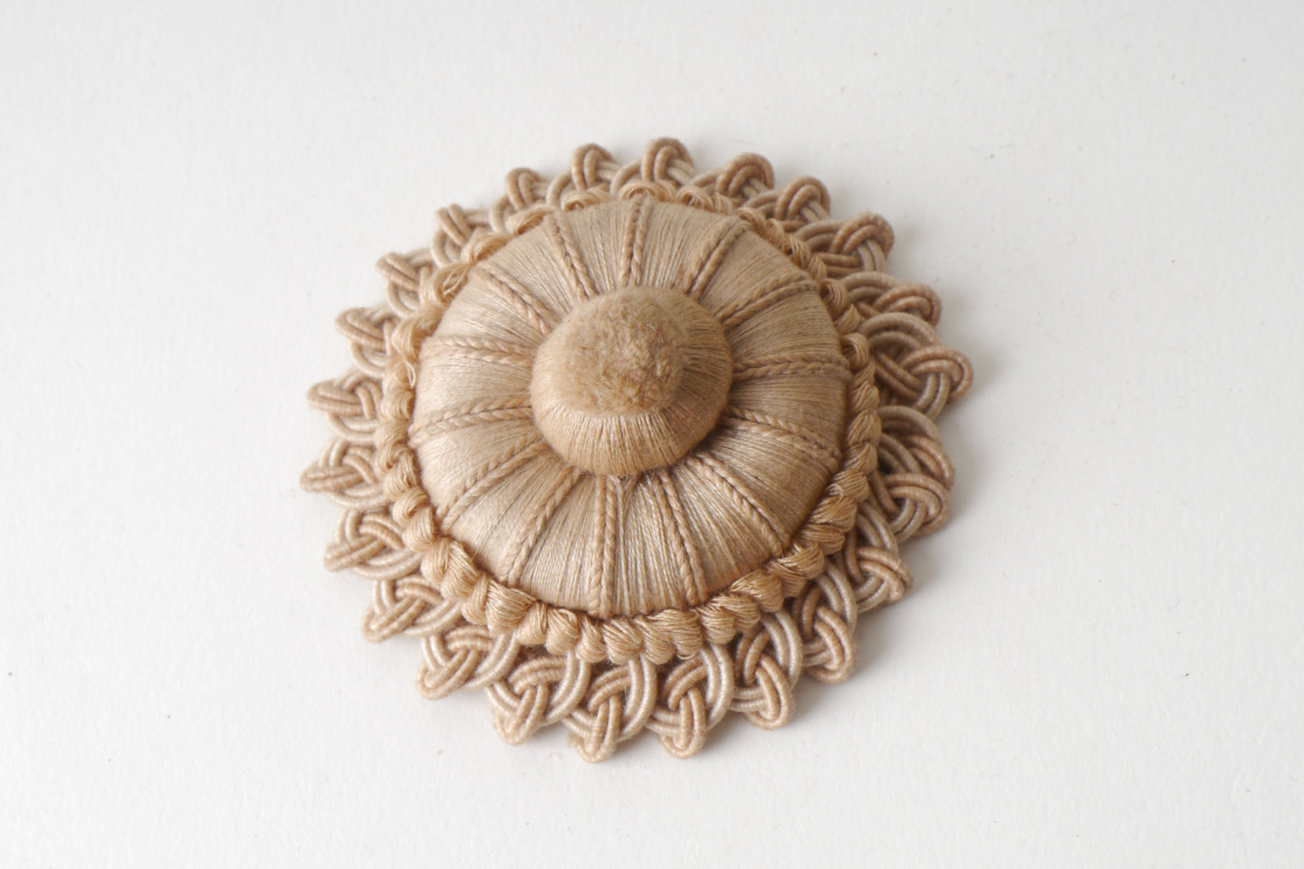 Macaron of rozet als onderdeel voor het vervaardigen van passement