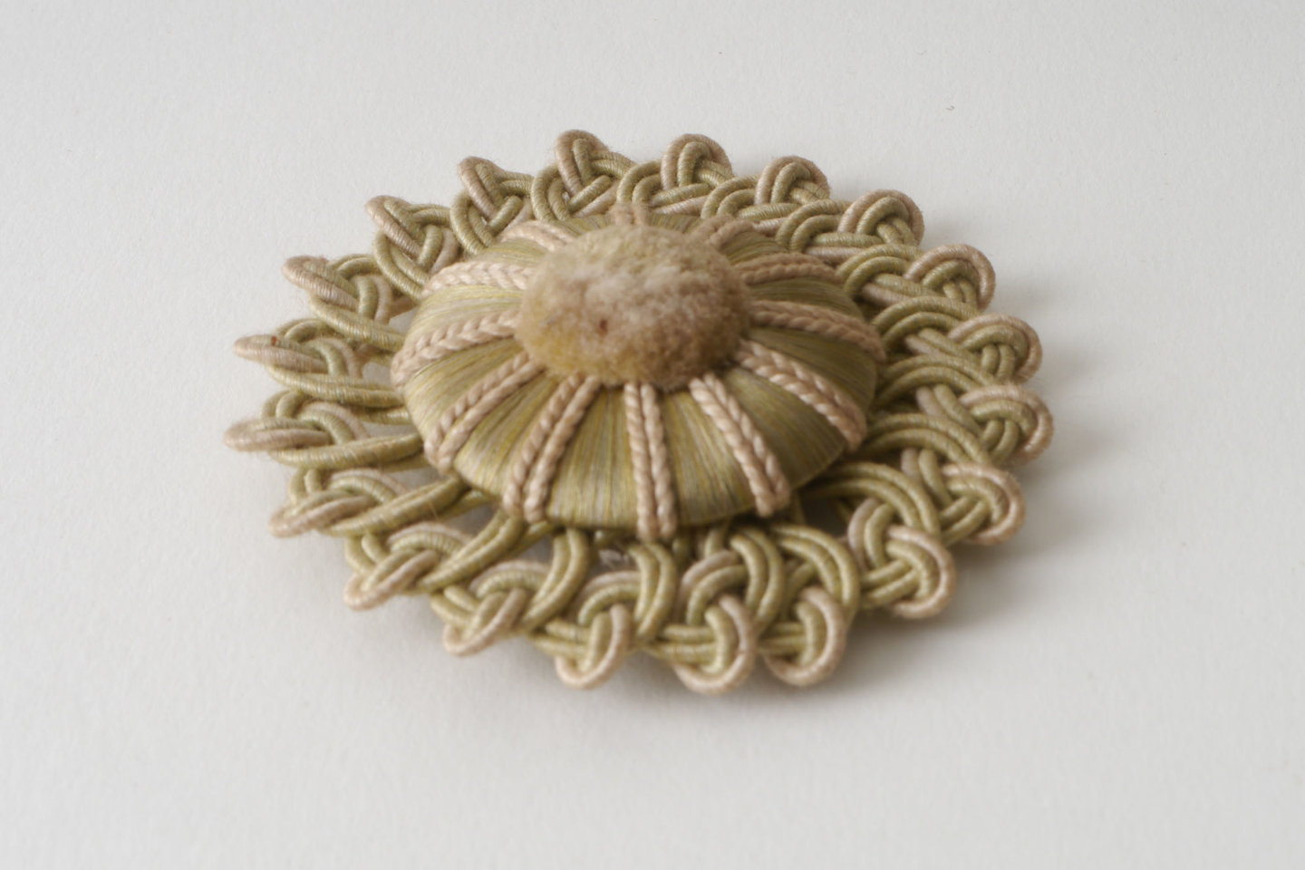 Macaron of rozet als onderdeel voor het vervaardigen van passement