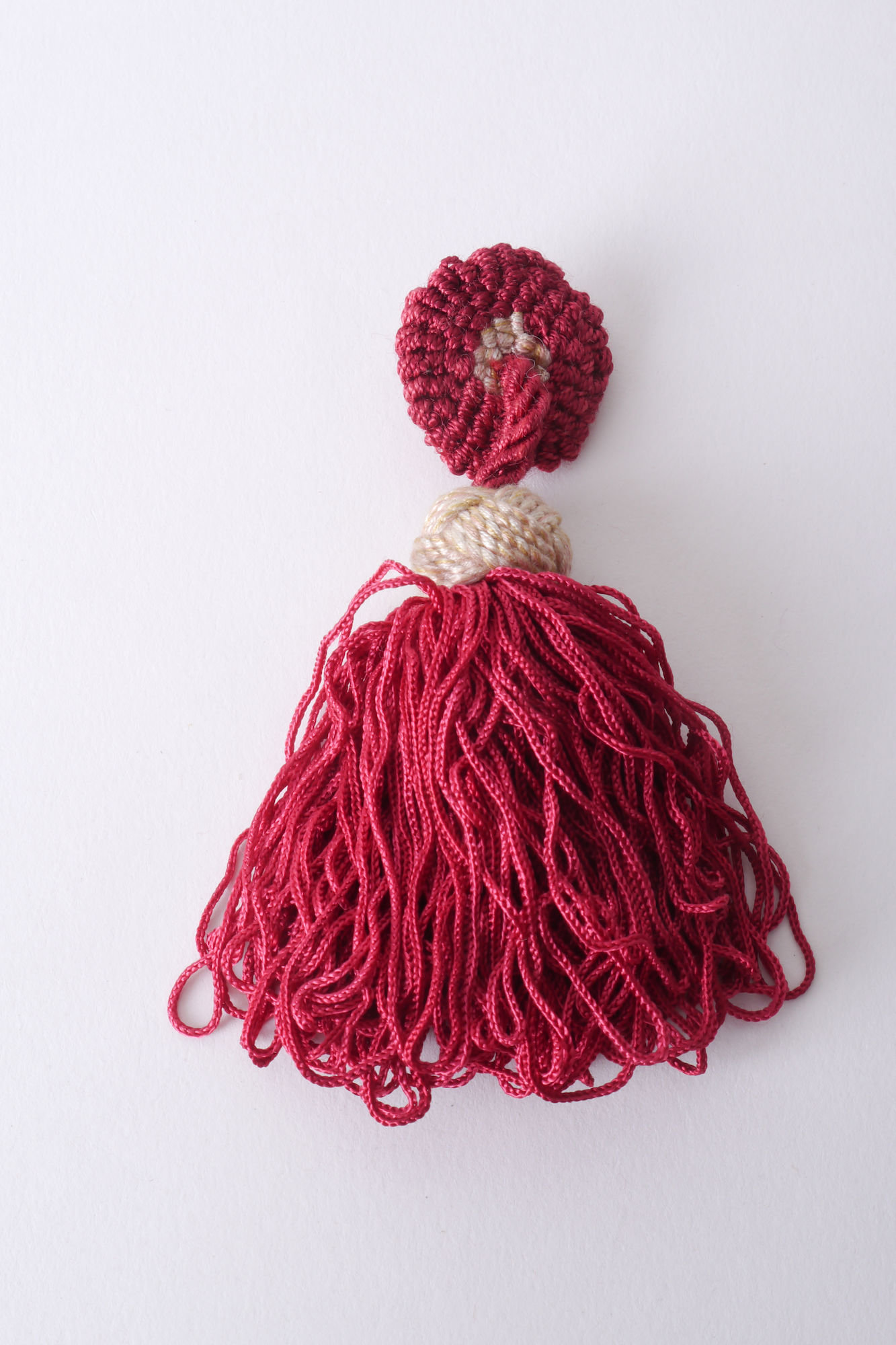 Macaron of rozet met kwast als onderdeel voor het vervaardigen van passement