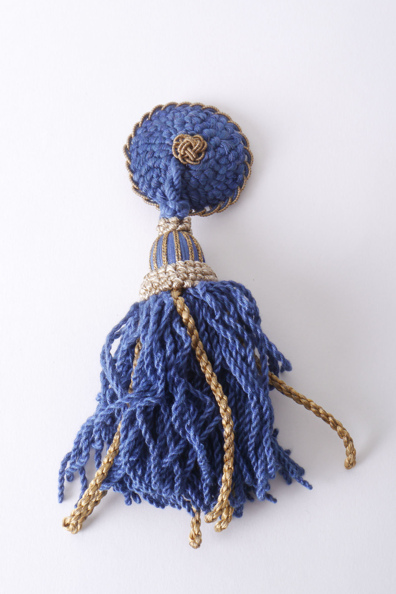 Macaron of rozet met kwast als onderdeel voor het vervaardigen van passement