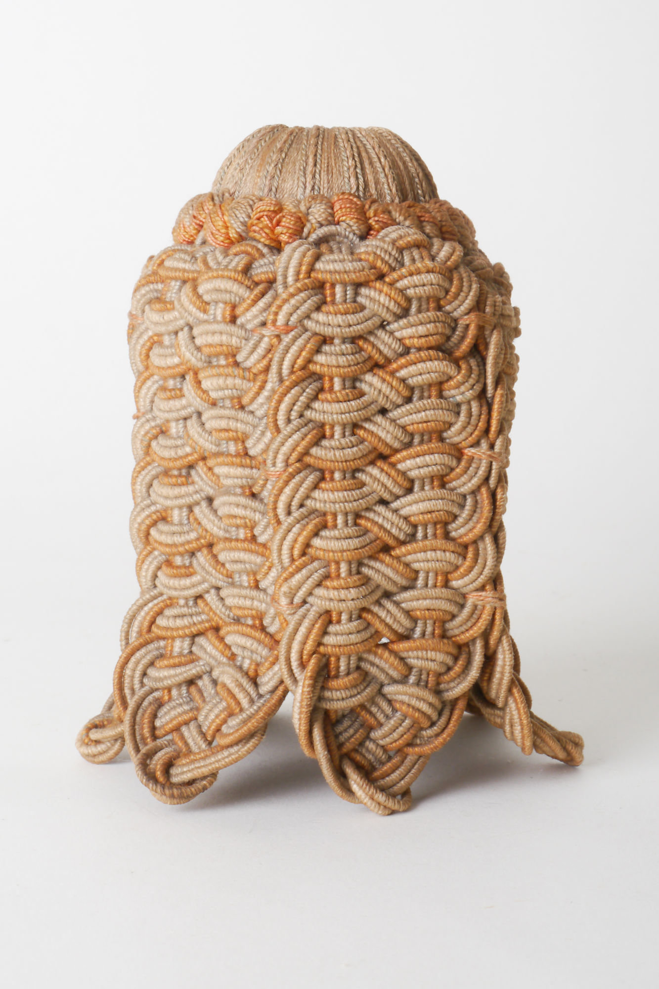 Tulipe in feuilles bourriche als onderdeel voor het vervaardigen van passement