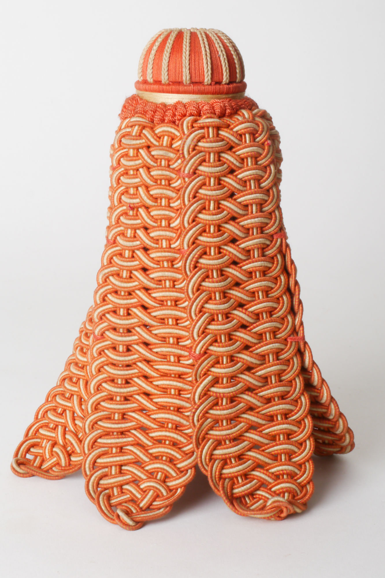 Tulipe in feuilles bourriche als onderdeel voor het vervaardigen van passement