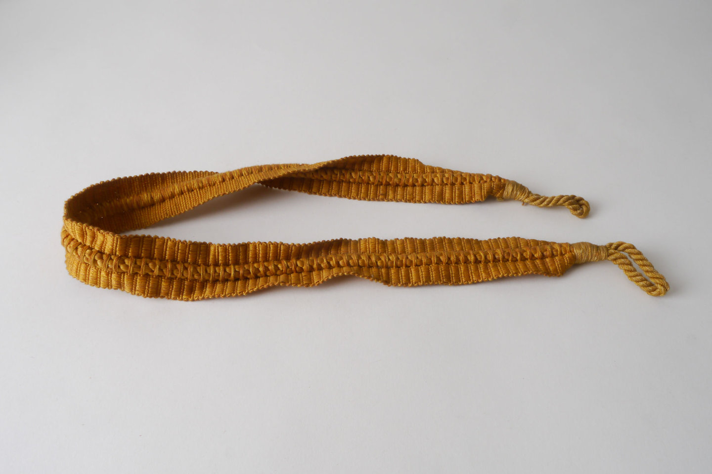 Vlakke embrasse om gordijn open te houden