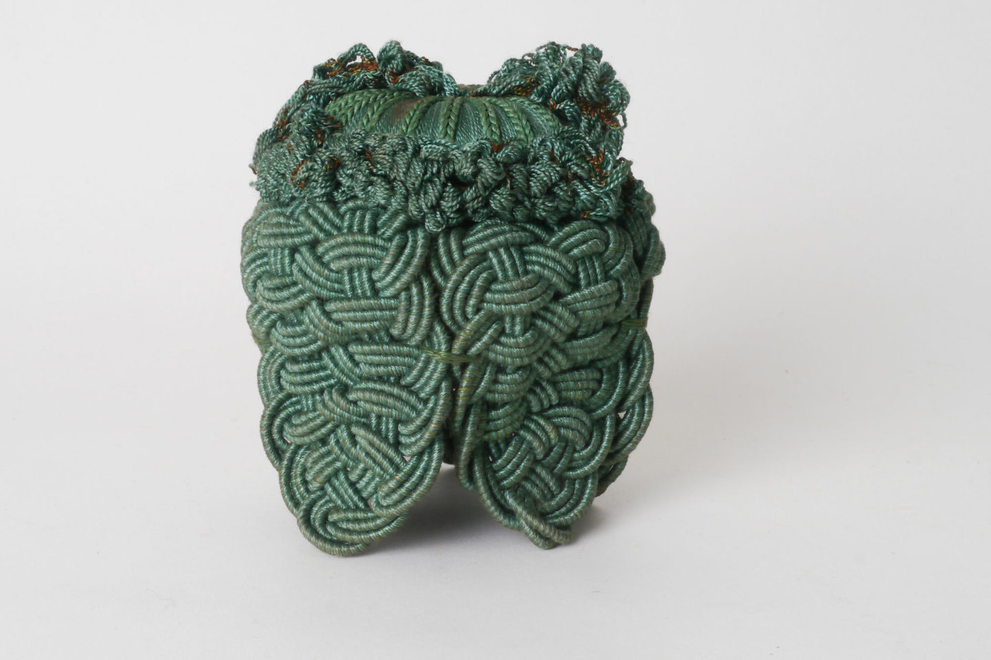 Tulipe in feuilles bourriche als onderdeel voor het vervaardigen van passement