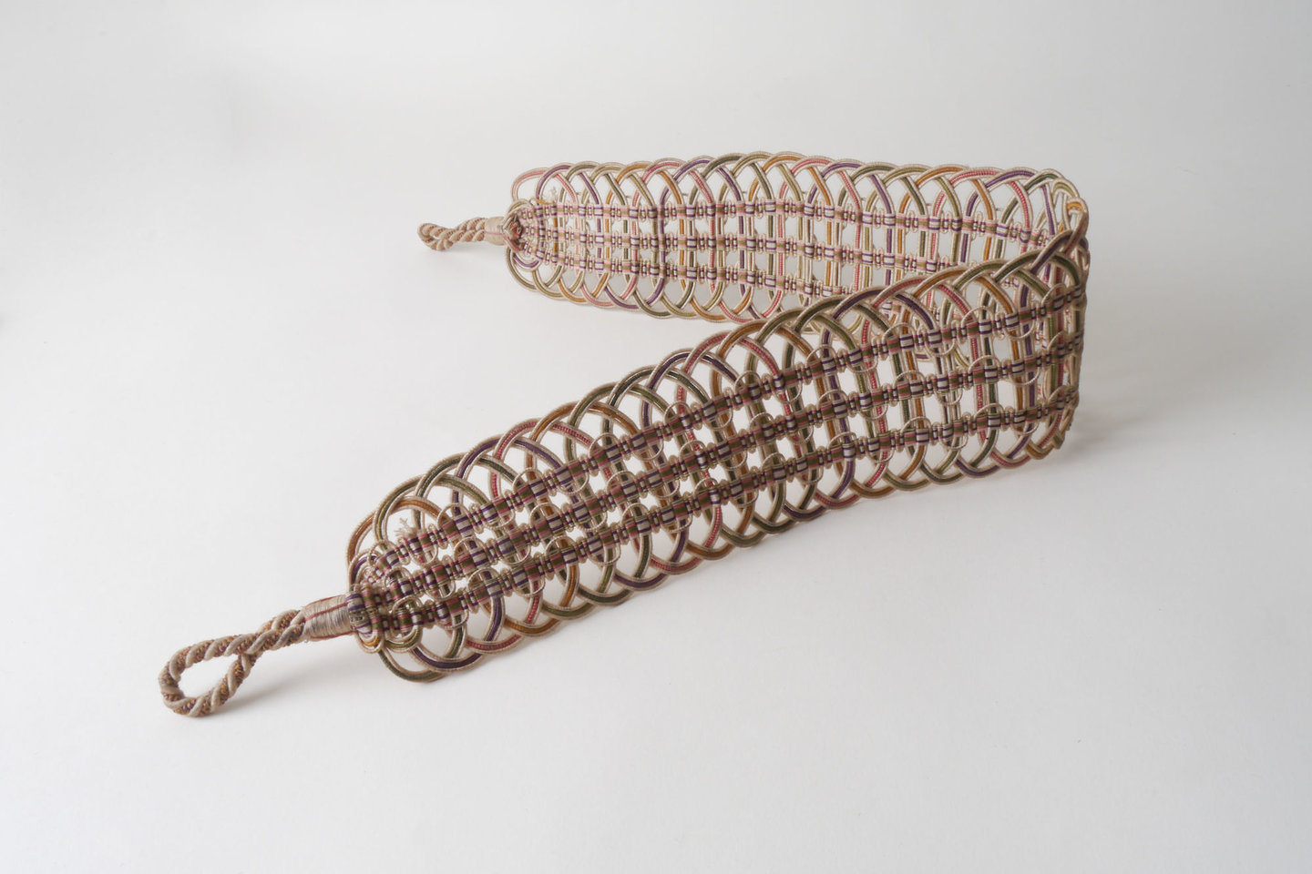 Vlakke embrasse om gordijn open te houden