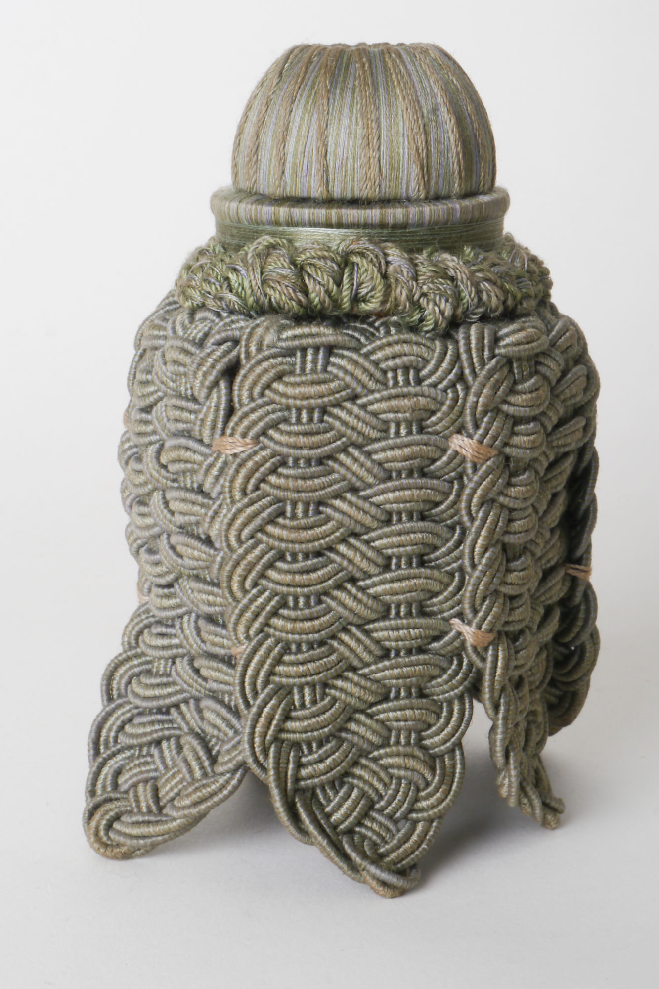 Tulipe in feuilles bourriche als onderdeel voor het vervaardigen van passement