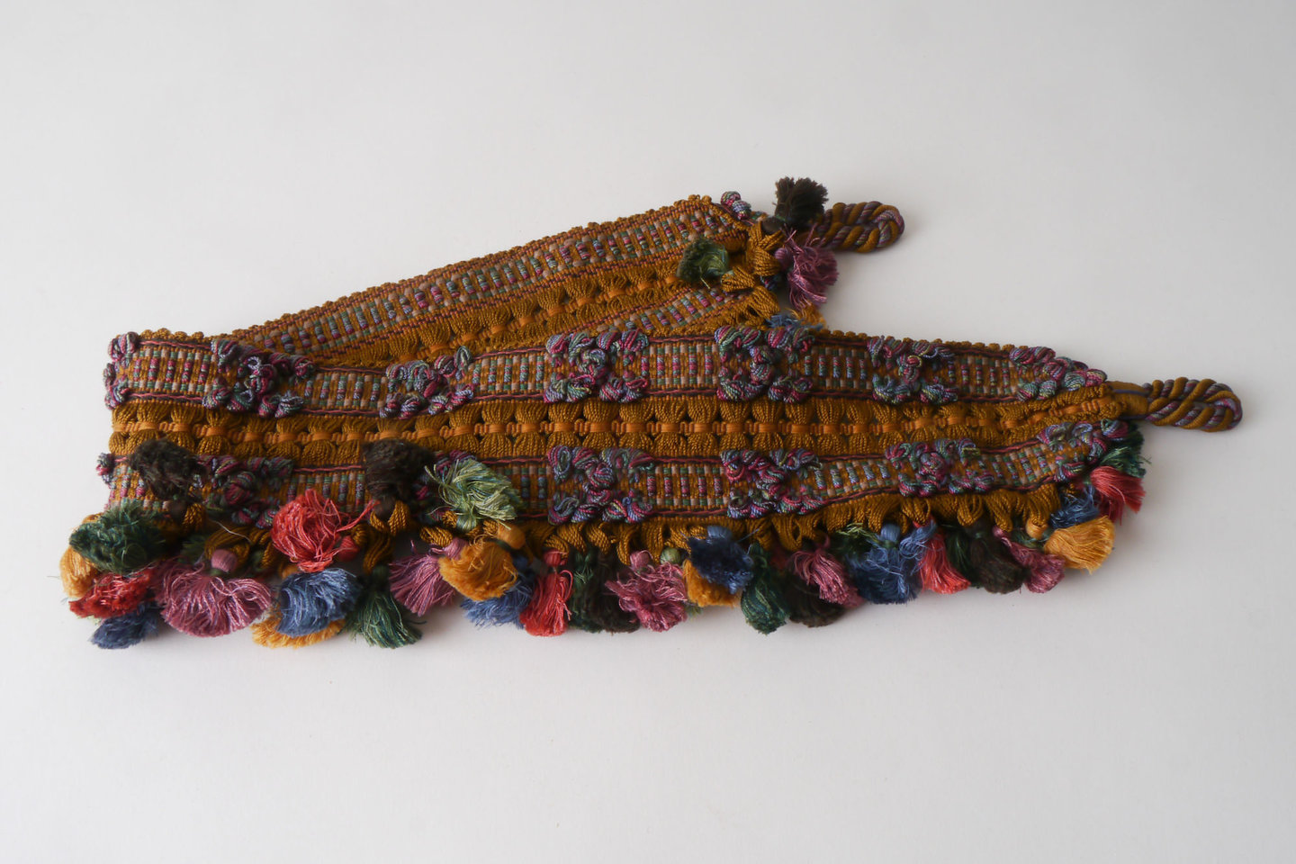 Vlakke embrasse om gordijn open te houden