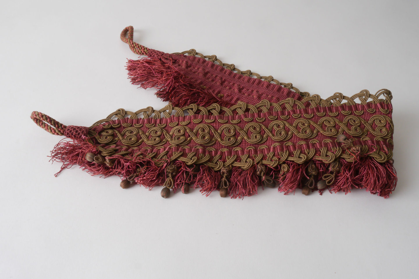 Vlakke embrasse met crête, franje en jasminen