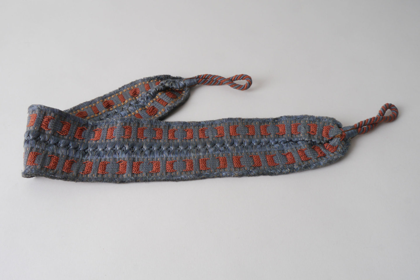 Vlakke embrasse om gordijn open te houden