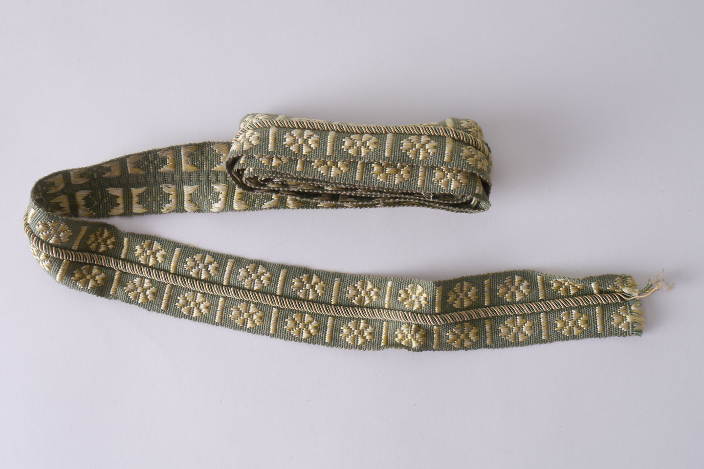 Galon of boord als onderdeel voor het vervaardigen van passement