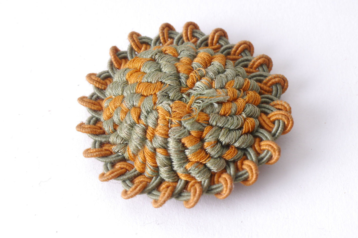 Macaron of rozet als onderdeel voor het vervaardigen van passement