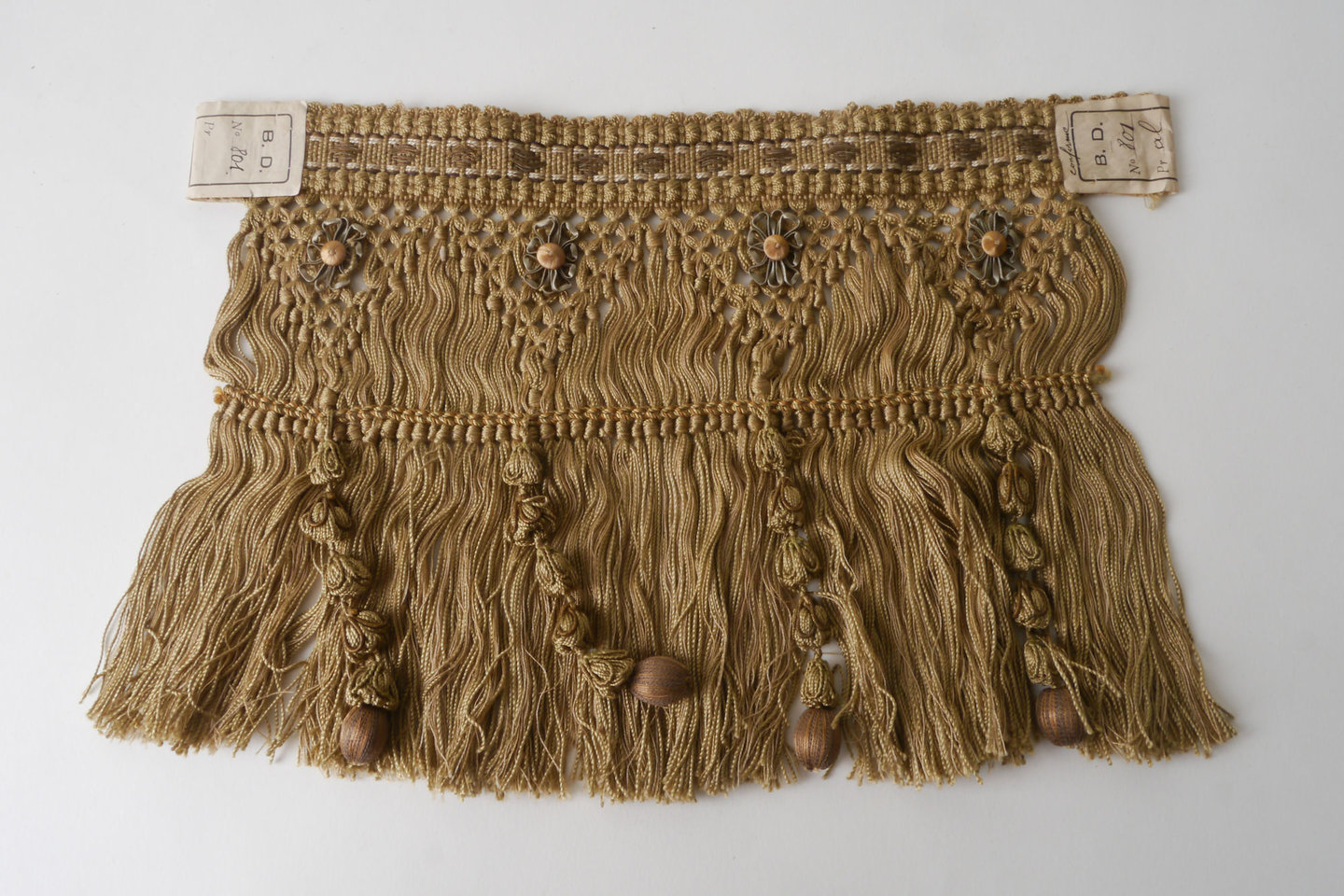 Frange als onderdeel voor het vervaardigen van passement