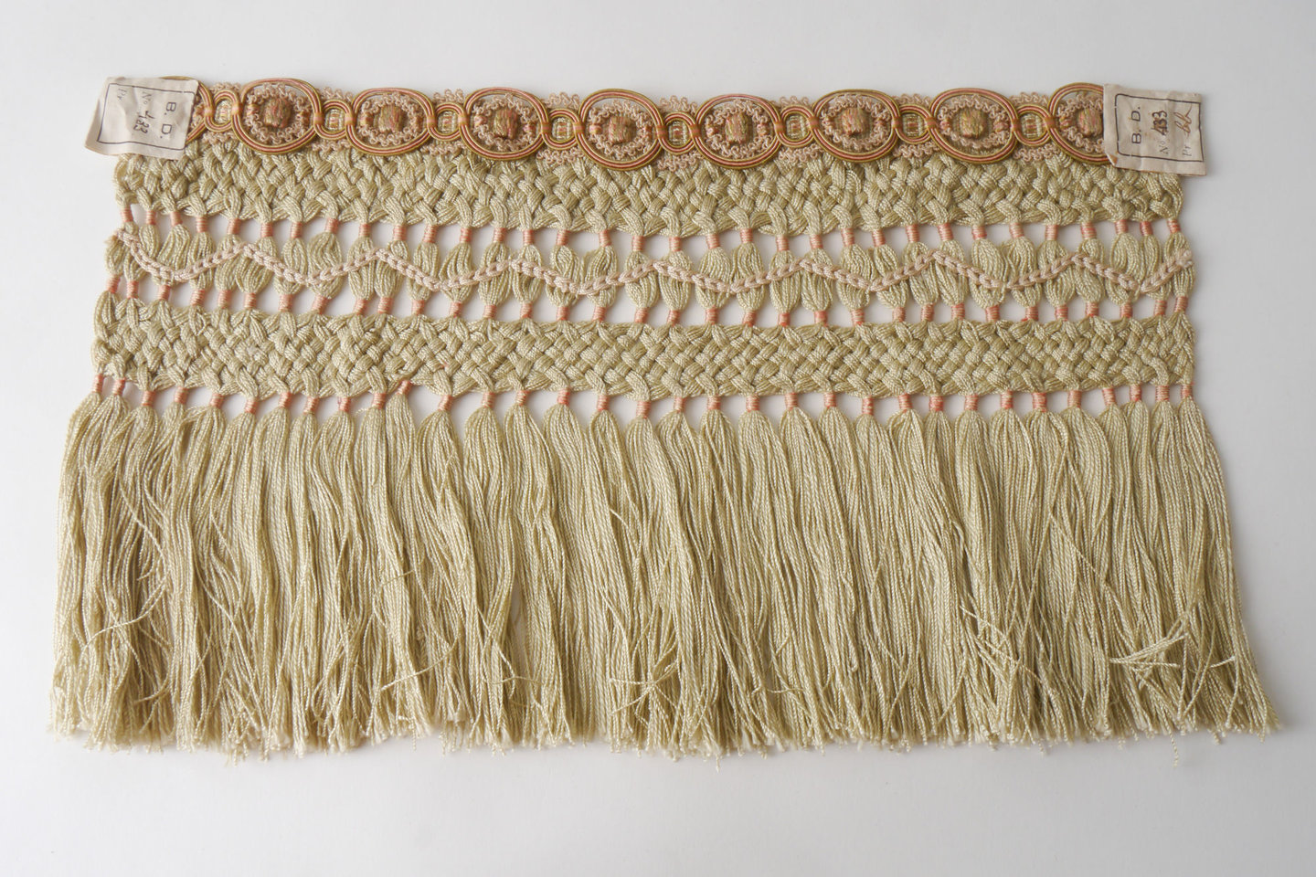 Frange als onderdeel voor het vervaardigen van passement