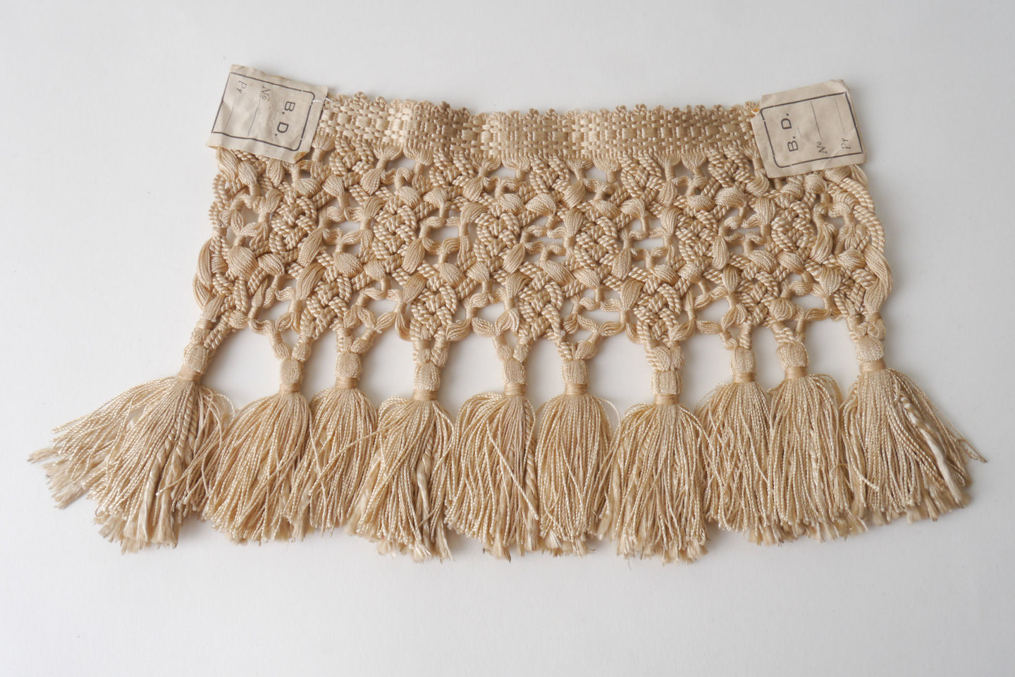 Frange als onderdeel voor het vervaardigen van passement