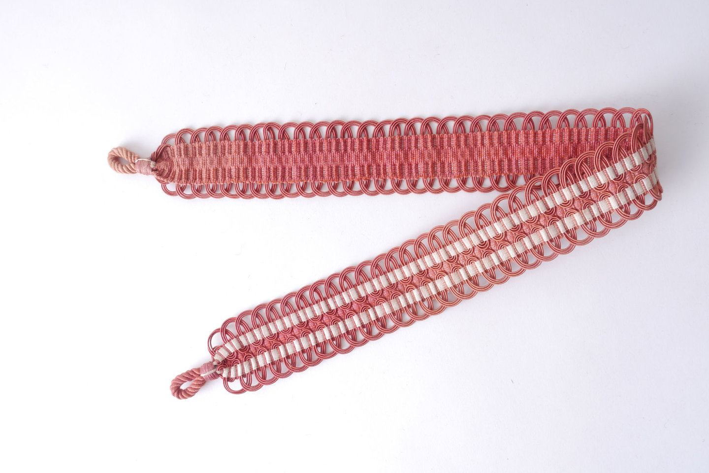 Vlakke embrasse om gordijn open te houden