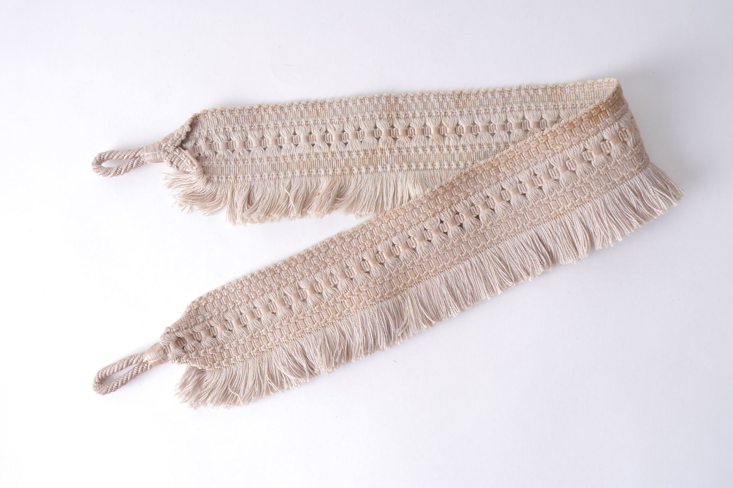 Vlakke embrasse om gordijn open te houden