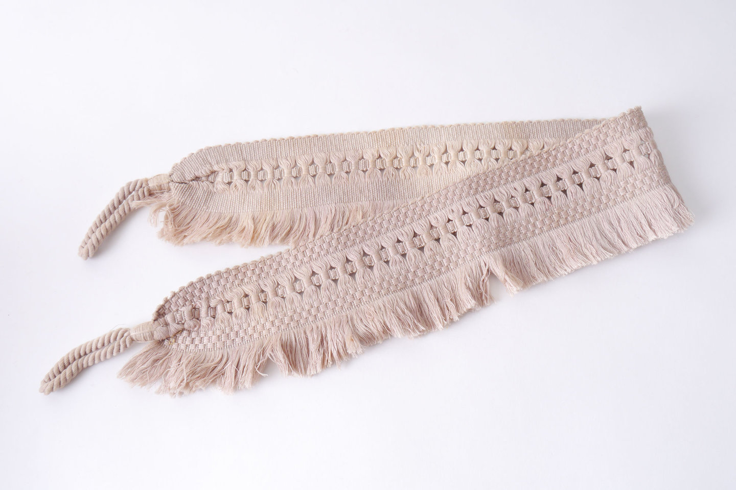 Vlakke embrasse om gordijn open te houden