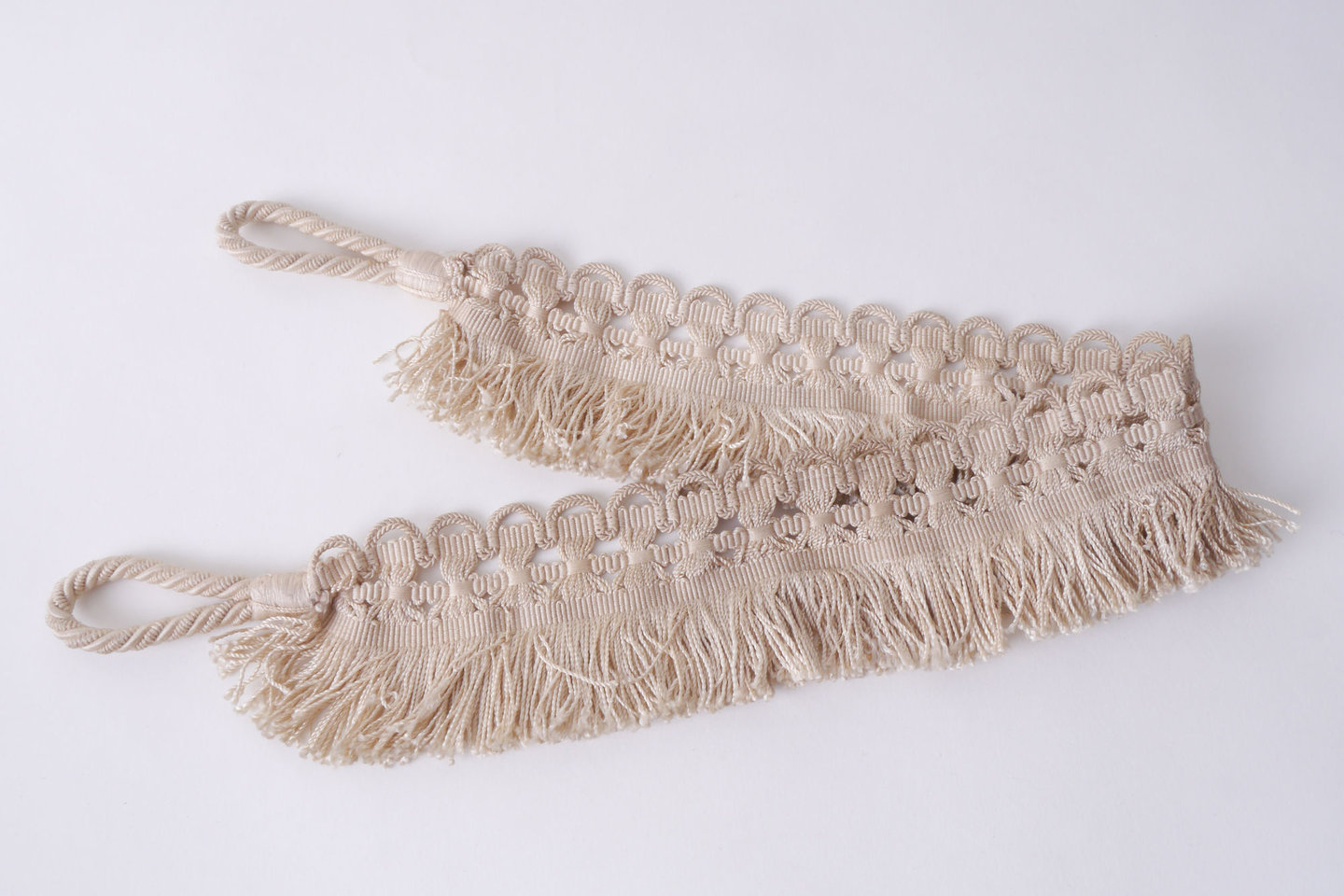 Vlakke embrasse om gordijn open te houden