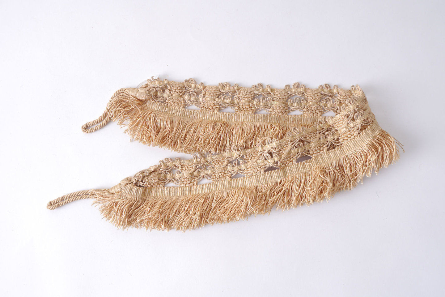 Vlakke embrasse om gordijn open te houden