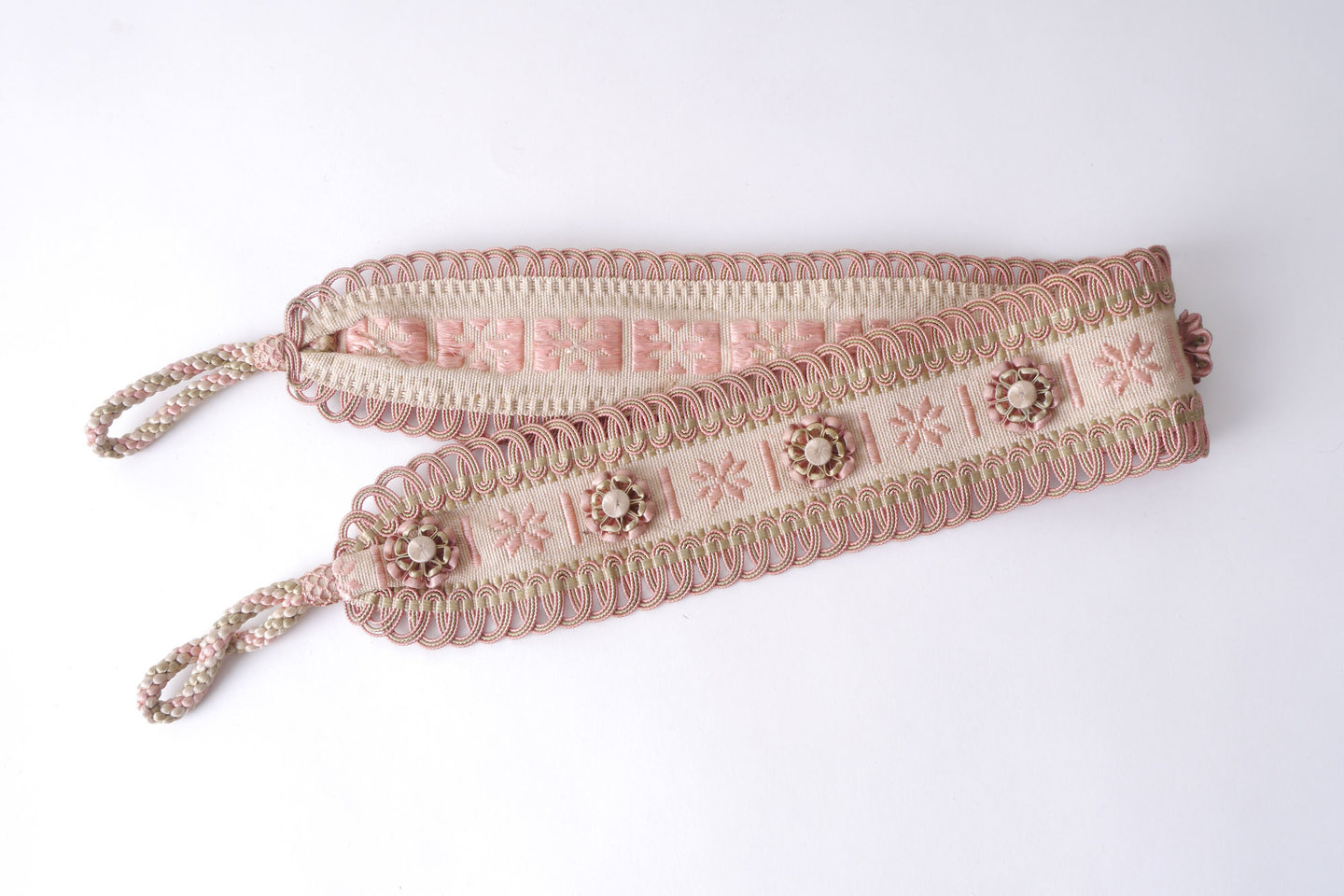 Vlakke embrasse om gordijn open te houden