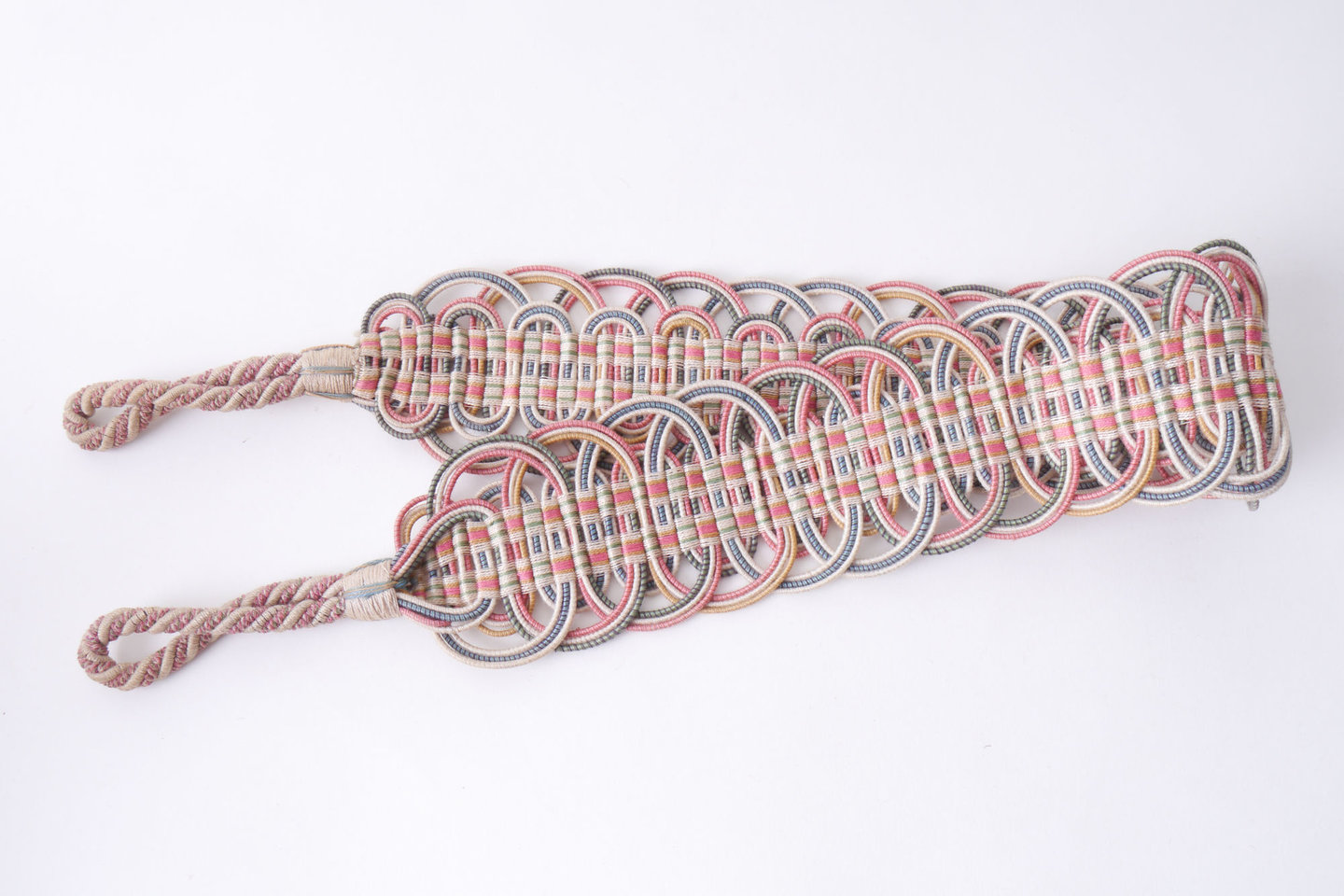 Vlakke embrasse om gordijn open te houden