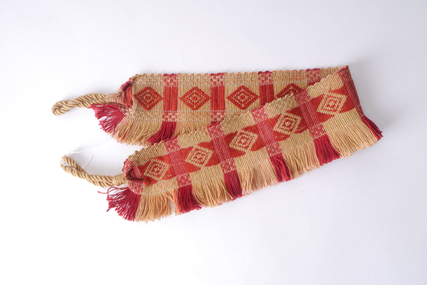 Vlakke embrasse om gordijn open te houden