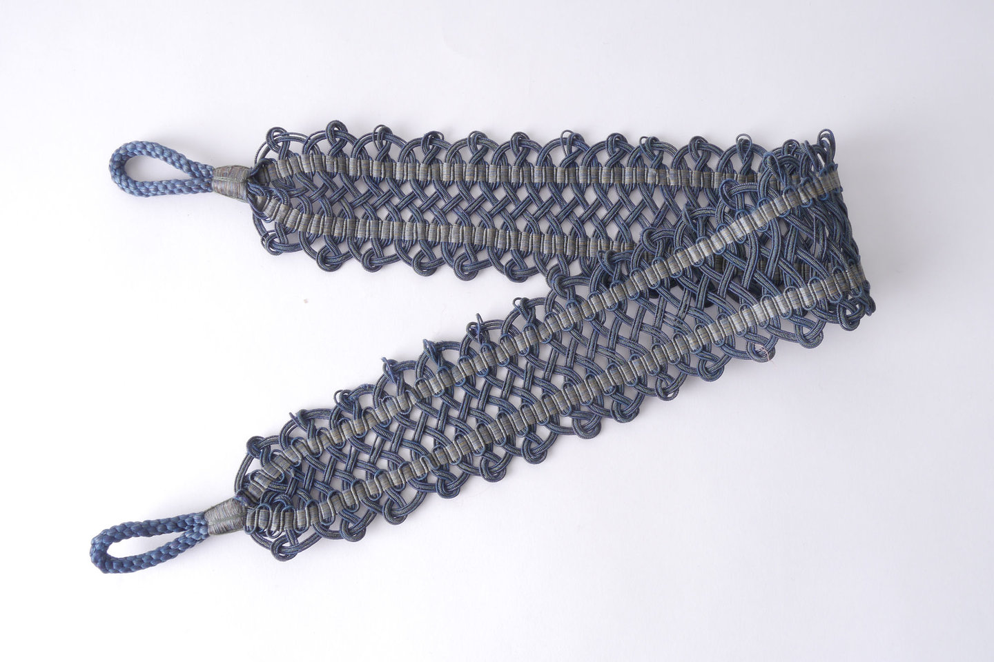 Vlakke embrasse om gordijn open te houden