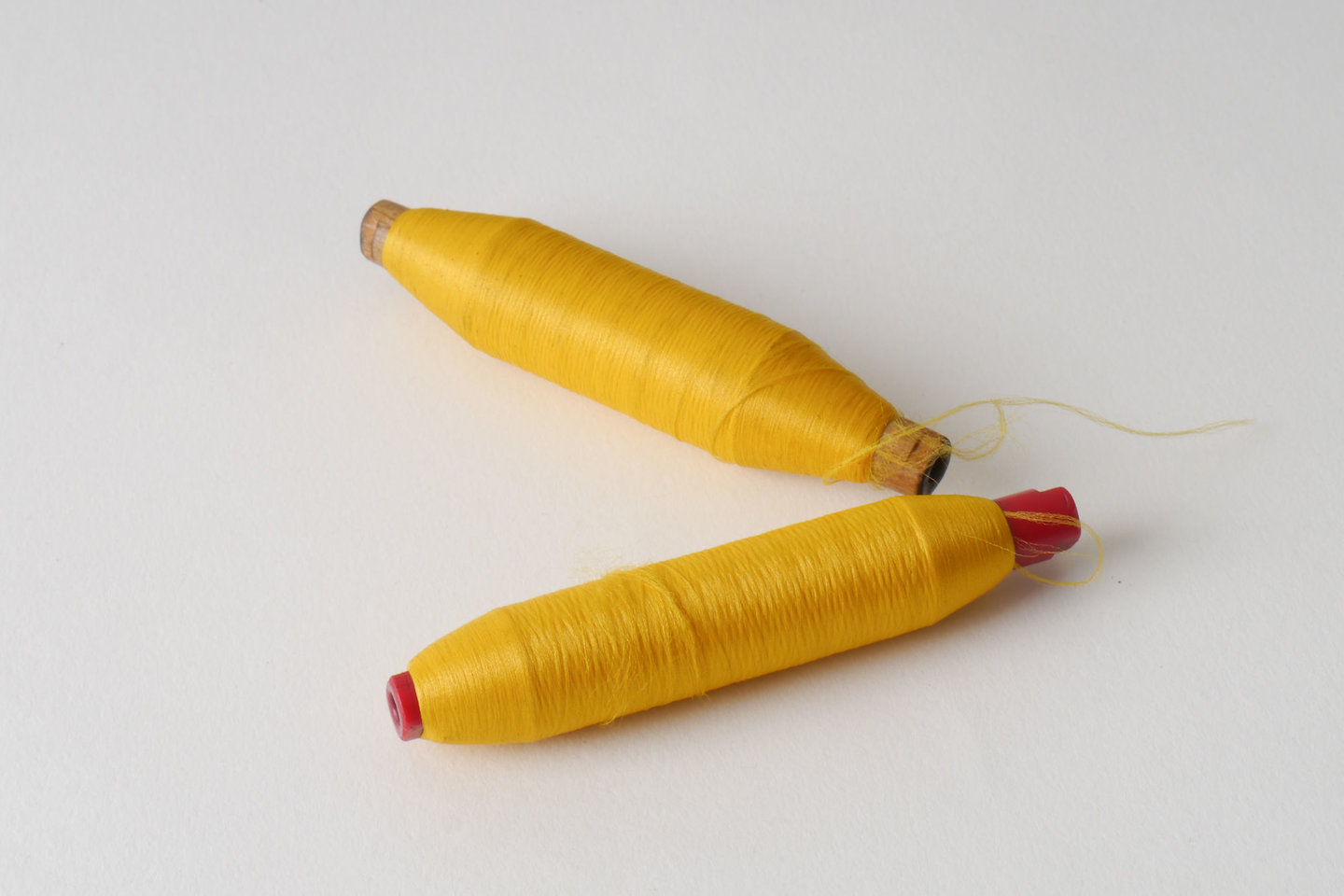 Spoel met inslaggaren voor passement