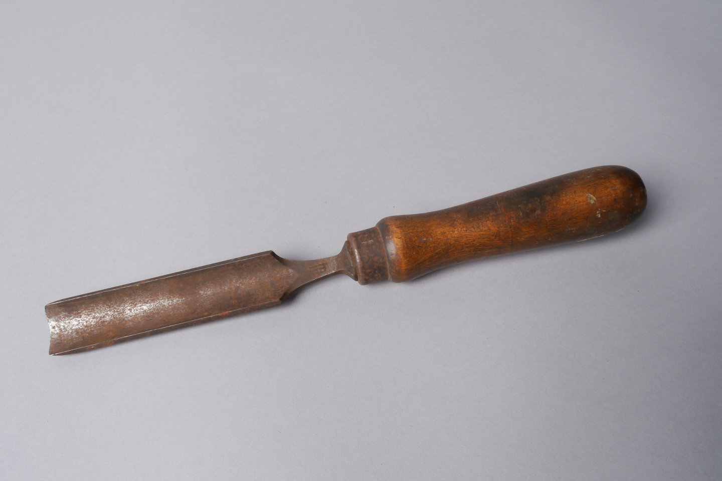 Gutsbeitel gebruikt voor lederbewerking