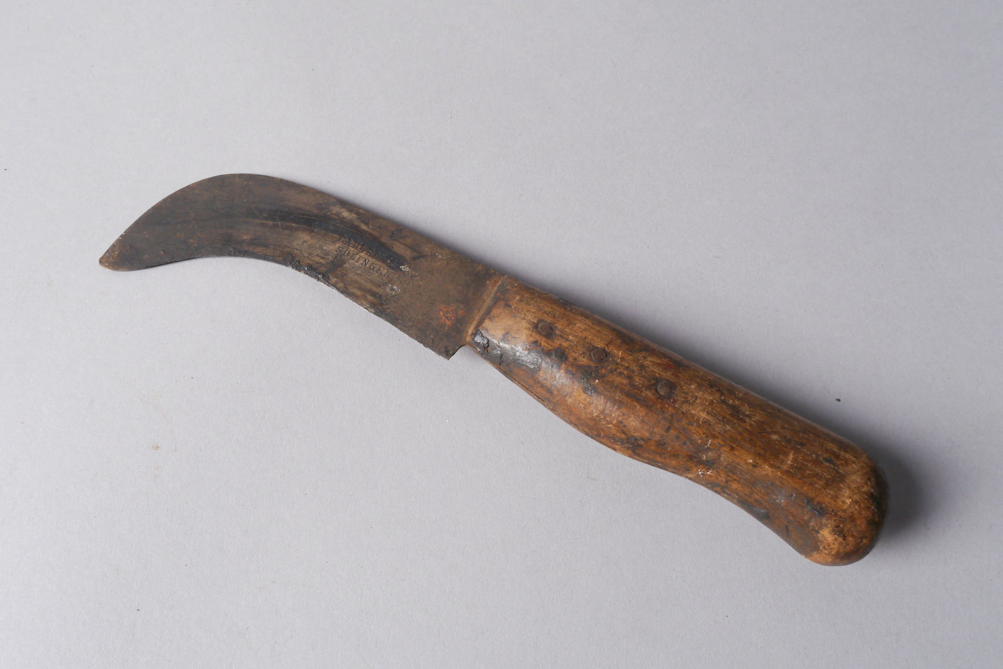 Krommes gebruikt voor lederbewerking