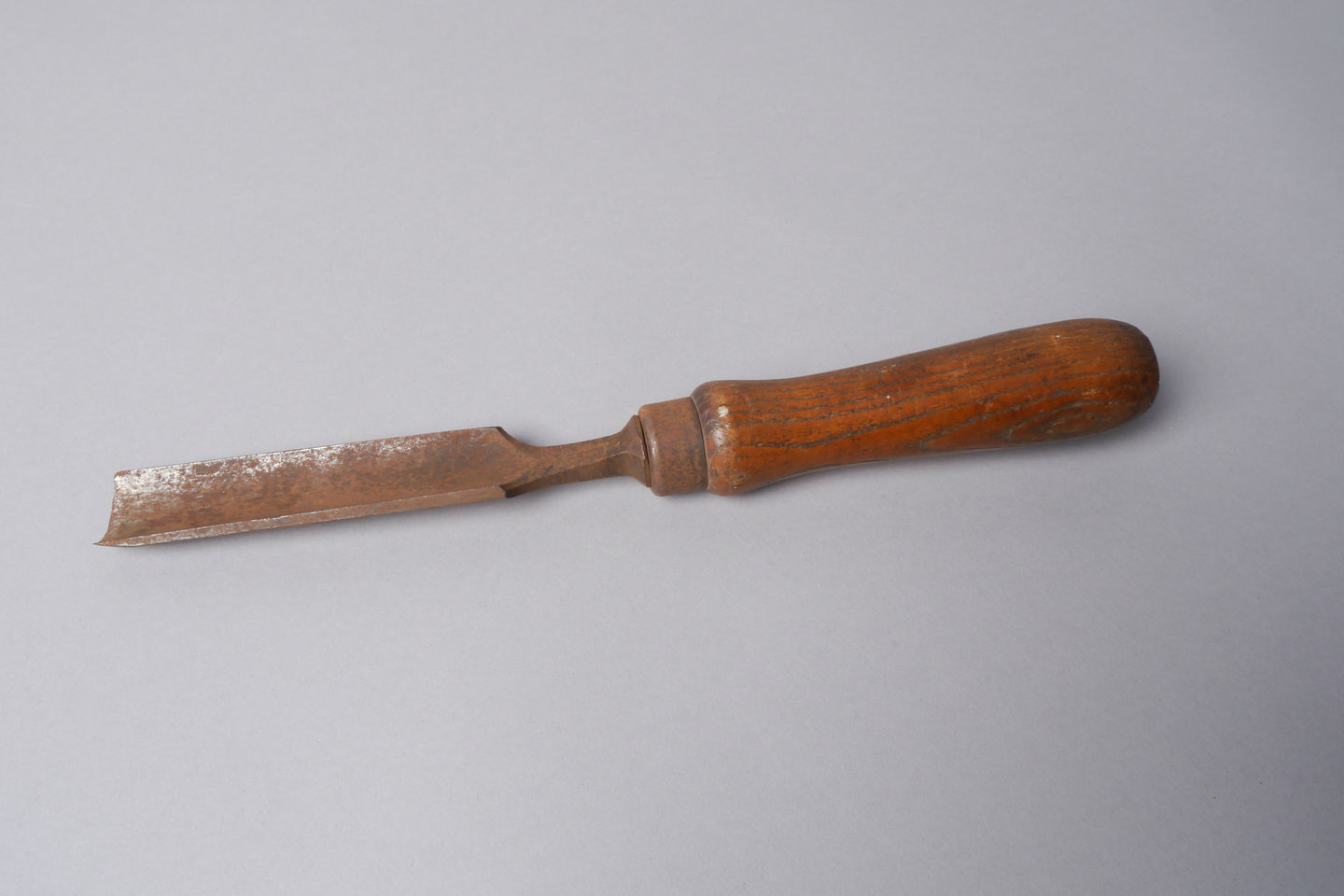 Gutsbeitel gebruikt voor lederbewerking