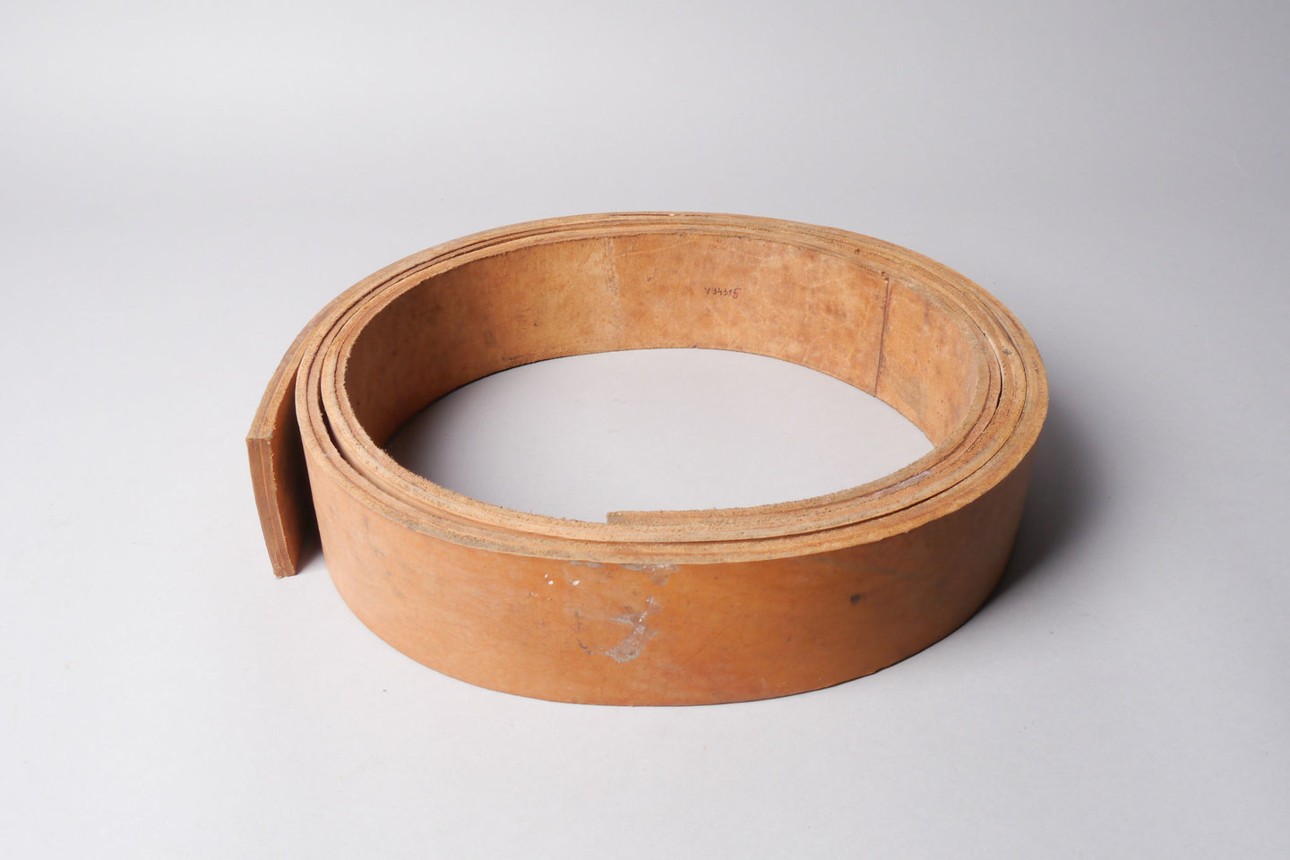 Riem in leer voor verder verwerking