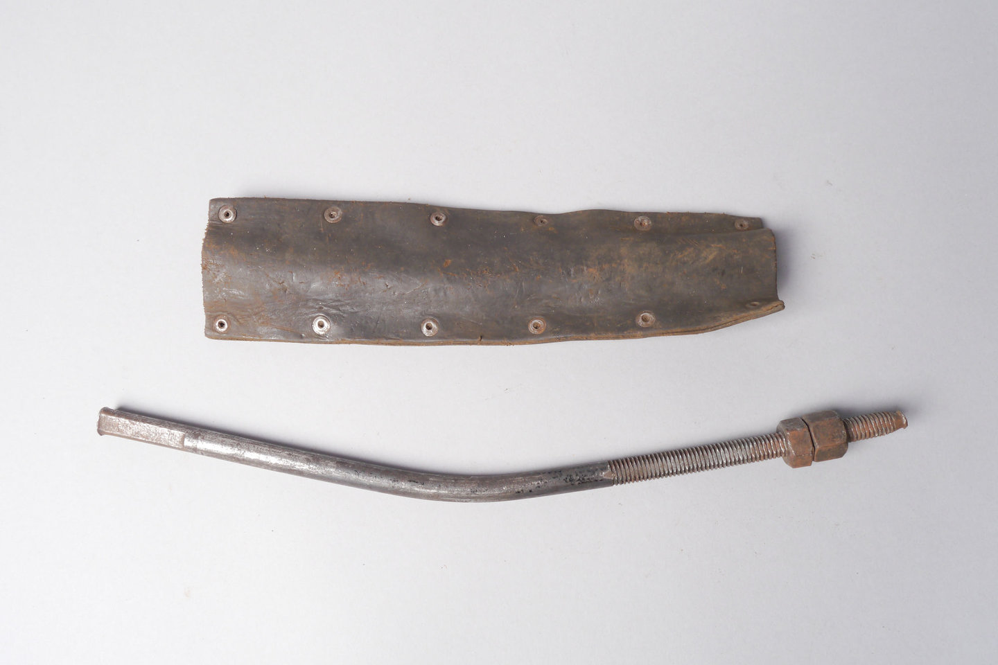 Zelfgemaakt gereedschap gebruikt voor lederbewerking