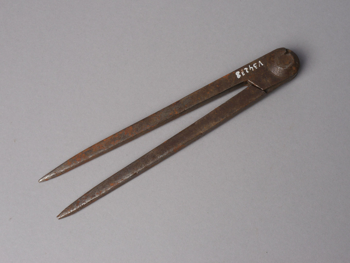 Puntpasser gebruikt voor lederbewerking