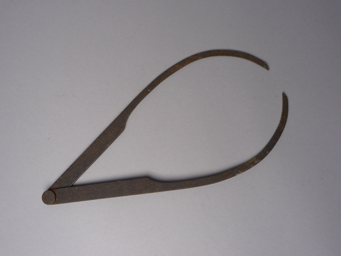 Diktepasser gebruikt voor lederbewerking