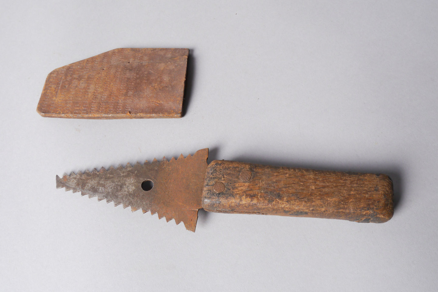 Getand mes gebruikt voor lederbewerking