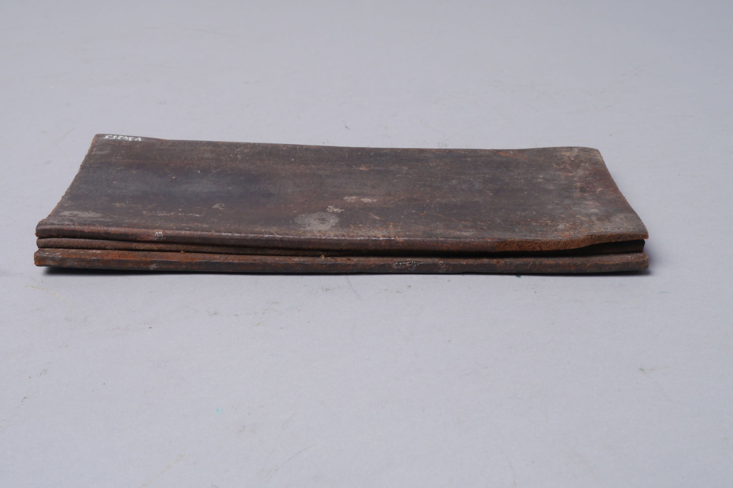 Lap in leer gebruikt als steun of werkvlak voor het lederbewerking